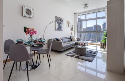 Dubai Marina Apartment | Frank Porter - Iris Blue