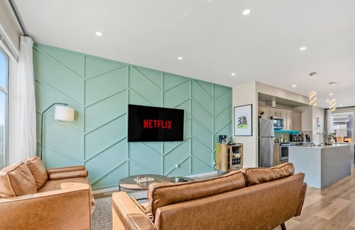 Calgary House | Free Banff Access » AC » King Bed » Sleep 6