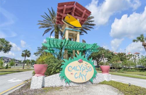 Kissimmee Apartment | Free Disney Shuttle! Family Villa with Pool - 2 Beds, 2 Baths for 8 Guests - 3016