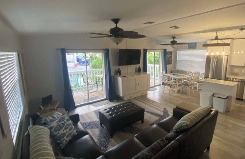 Marathon House | Free Kayaks, Bikes, & Boat Dockage! Waterfront Home