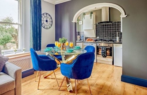 Cotham Apartment | FREE Parking New Luxurious House