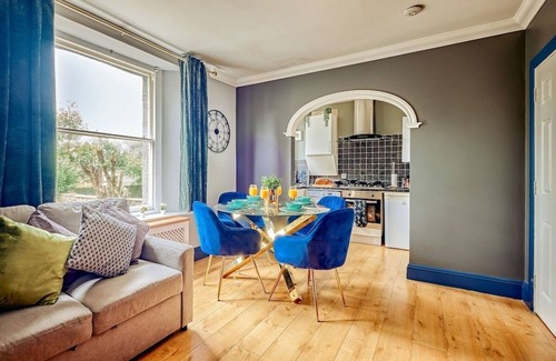 Cotham Apartment | FREE Parking New Luxurious House