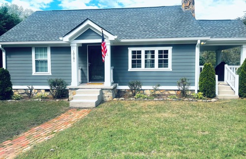 Lookout Mountain Cottage | Free S'mores October! See Details in the Property Description!