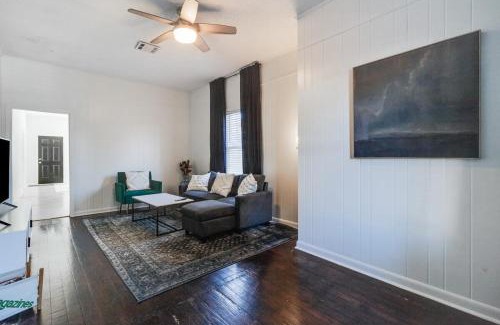 Freetown - Port Rico House | Freetown Hideaway-Private Room Shared Kitchen & Free Parking