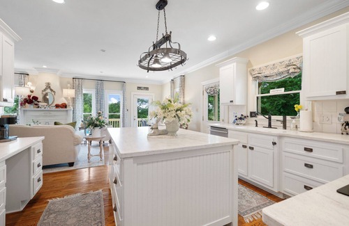 Leipers Fork House | French Farmhouse-Leipers Fork- Countryside -Views!