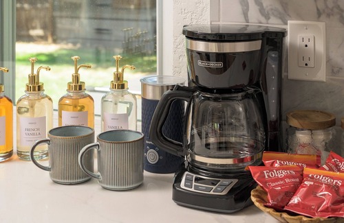 Westminster House | Freshly remodeled home in Westminster. HotTub, Movie Theater, Pool Table, Arcade