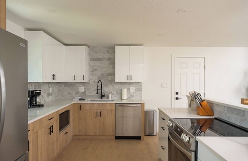 Westminster House | Freshly remodeled home in Westminster. HotTub, Movie Theater, Pool Table, Arcade