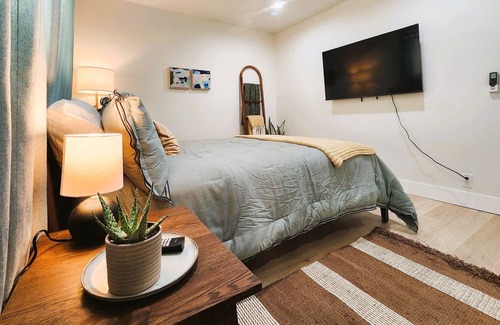 Garden Grove House | Freshly remodeled cozy home near Disneyland and hot attractions