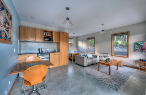 Coles Bay Apartment | Freycinet Stone Studio 6