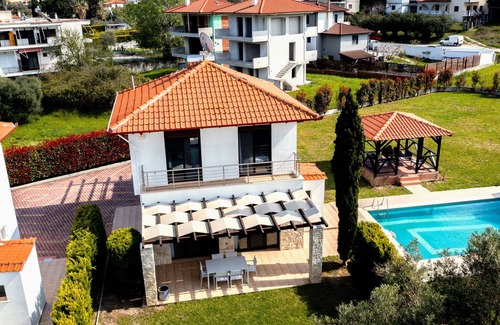 Pefkochori Villa | Friday Mood