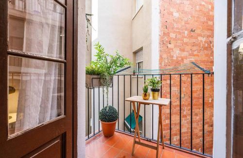 La Sagrada Familia Apartment | Fridays Flats Whisper-quiet Near Sagrada's Heart
