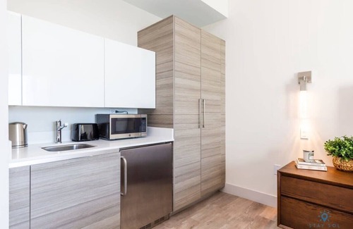 Hollywood Condo | Front Bay View, Enjoy Sunsets, Amazing Pool