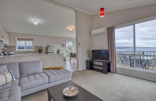 Binalong Bay House | Front Row Beachfront