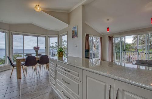 Binalong Bay House | Front Row Beachfront