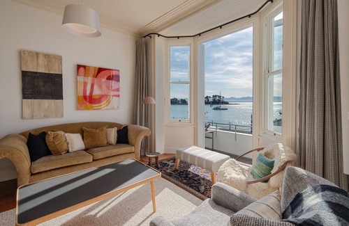 Nelson House | Front row seats to Nelson's spectacular waterfront 'show'!