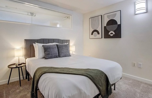 Mile Square Apartment | Frontdesk | 2 BR Apt by Kurt Vonnegut Library