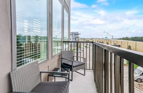 Deerwood Apartment | Frontdesk | 2 BR Apt Minutes to Beaches & Golf