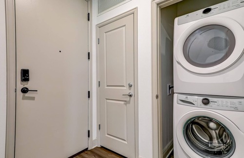 Deerwood Apartment | Frontdesk | 2 BR Apt Minutes to Beaches & Golf