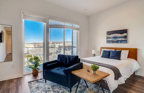 Avondale Apartment | FRONTDESK Downtown Birmingham Apartments in Lakeview District