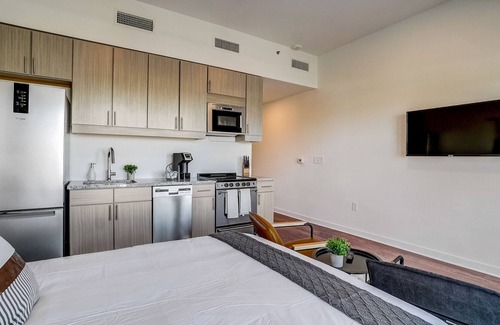 Avondale Apartment | FRONTDESK Downtown Birmingham Apartments in Lakeview District