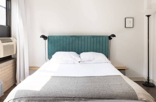 Indian Village Apartment | Frontdesk | Modern Studio Apt in East Hyde Park