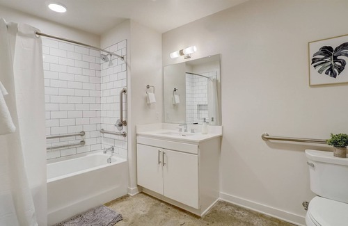 Five Points South Apartment | Frontdesk The Denham Bldg Apts Parkside Dist Birmingham