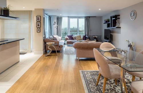 Vauxhall Apartment | Full river view 3-bedroom very large flat
