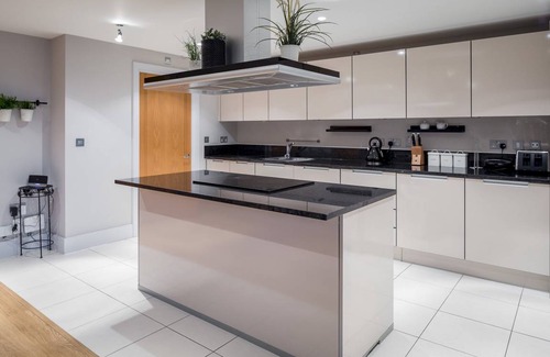 Vauxhall Apartment | Full river view 3-bedroom very large flat