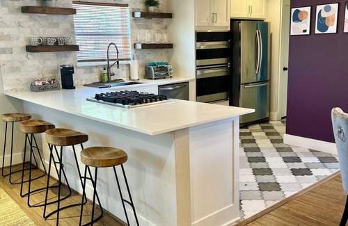 Oak Cliff House | Fully Fenced 3 Bed/2Bath Home, 15 min away from Downtown and AT&T Stadium