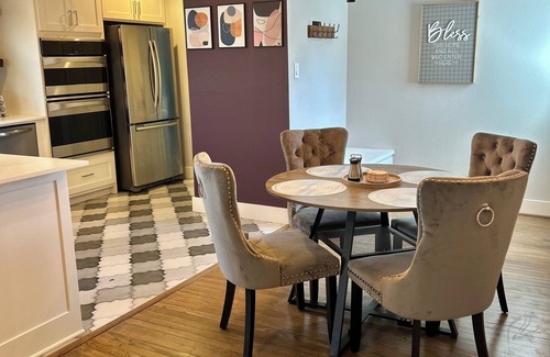 Oak Cliff House | Fully Fenced 3 Bed/2Bath Home, 15 min away from Downtown and AT&T Stadium