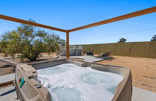 Joshua Tree House | Fully Fenced Hot Tub Pool Grill