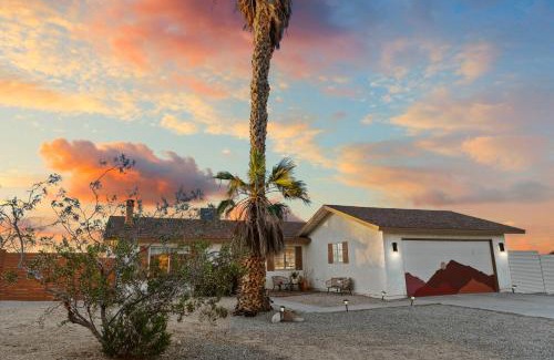 Joshua Tree House | Fully Fenced Hot Tub Pool Grill