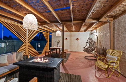 Joshua Tree House | Fully Fenced Hot Tub Pool Grill