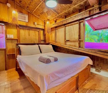 Catangnan House | Fully Private, Beach Access, Native Cottage, Queen Bed, AC, WiFi