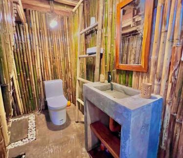 Catangnan House | Fully Private, Beach Access, Native Cottage, Queen Bed, AC, WiFi