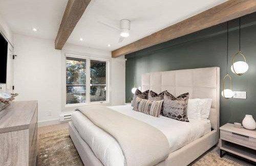 Aspen House | Fully Renovated 2 BR on River with Pool - Walk to Town!