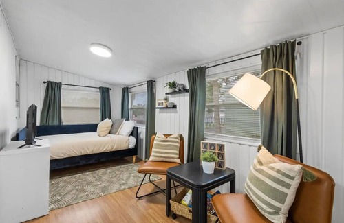 Kissimmee Cottage | Fully Stocked 2B Cottage Perfect for Family Vacay at Disney