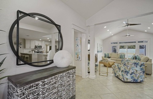 Gulf Pines House | Fun in the Sun - Vacation Home with Private Pool, Pickleball Court & Includes Golf Cart