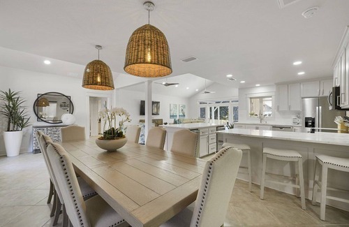 Gulf Pines House | Fun in the Sun - Vacation Home with Private Pool, Pickleball Court & Includes Golf Cart