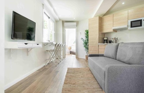 Cruz de Humilladero Apartment | Functional and Sunny Apartment near La Union by REMS