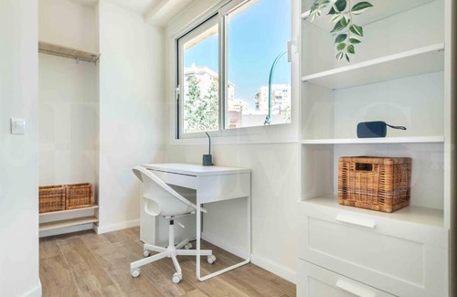 Cruz de Humilladero Apartment | Functional and Sunny Apartment near La Union by REMS