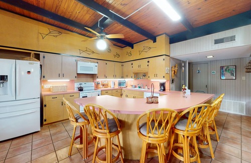 McQueeney House | Funshine | Riverfront house in Mc Queeney with guest house, river views, grill