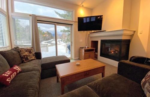 Bretton Woods Apartment | FV50 Pet friendly single level home in Bretton Woods walk to golf course and Mt Washington Hotel