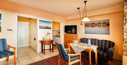 Horumersiel Apartment | "FW Sonnenschein mit Pool, Balkon, Fahrrad und WLAN"