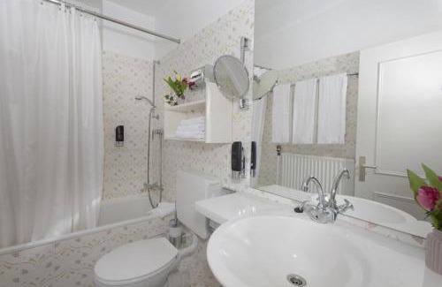 Lubeck City Centre Hotel | Gästehaus Kaiserhof Lübeck