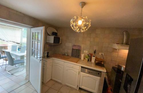 Sarlat-la-Caneda House | Gîte 1 à 6 personnes Rez de jardin de la villa piscine et sauna à partager Jacuzzi en option
