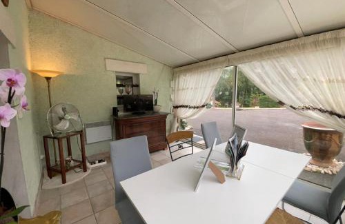 Sarlat-la-Caneda House | Gîte 1 à 6 personnes Rez de jardin de la villa piscine et sauna à partager Jacuzzi en option