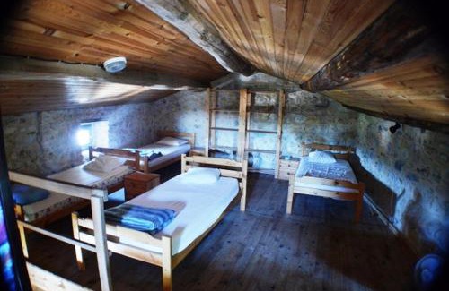 Grospierres Apartment | Gîte #12, 12 Pers, Domaine De Ribiere