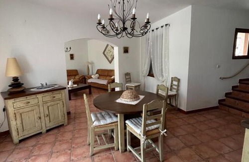 Malemort-du-Comtat House | Gîte au pied du Mont Ventoux
