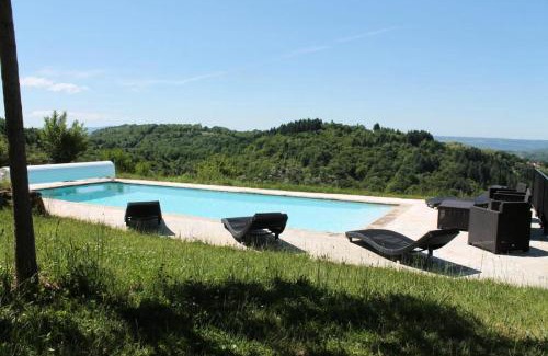 Altillac Apartment | Gîte de France à Altillac 4 épis - Gîte de France 8 personnes MAE-0731